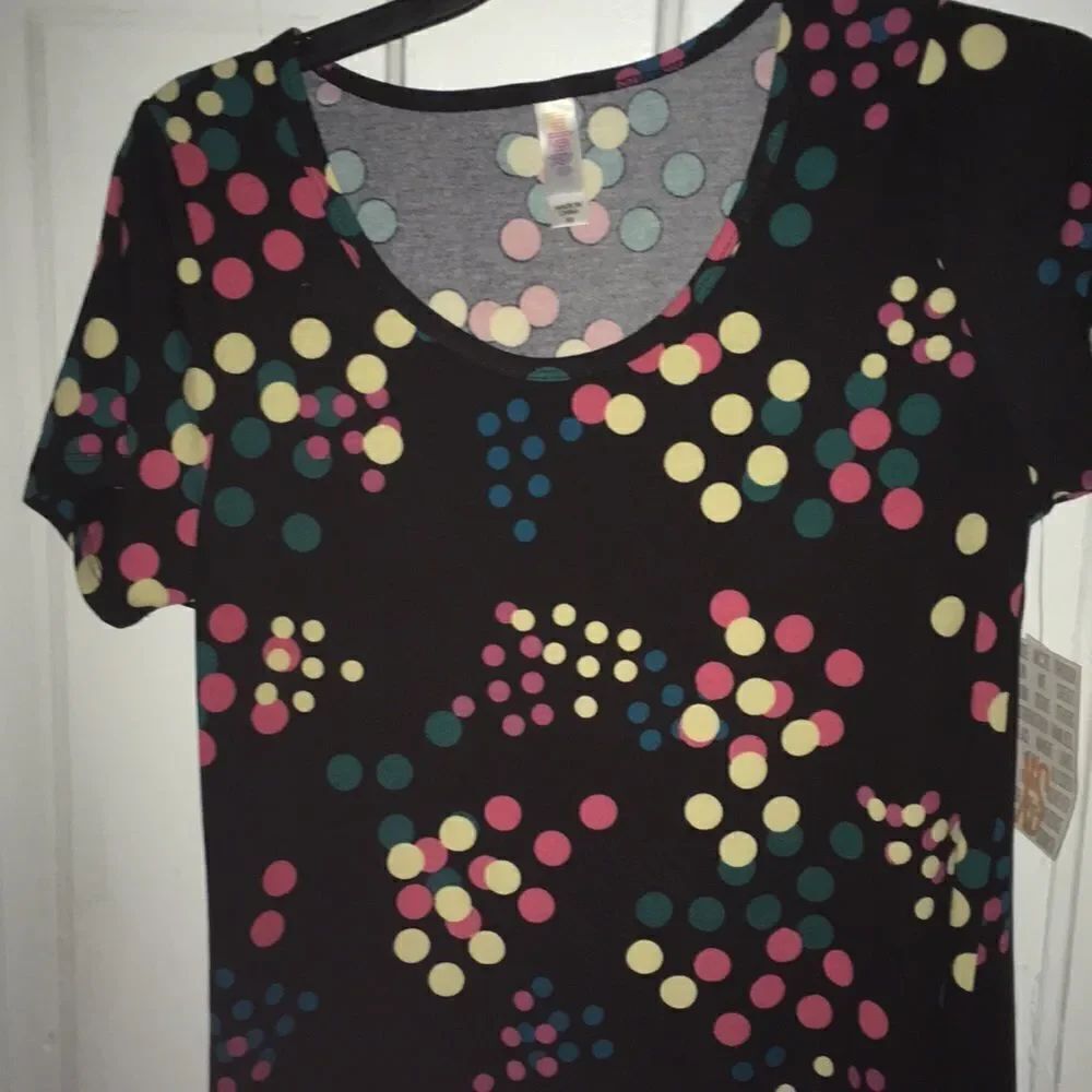 Xs LuLaRoe Polka dot Classic Tee